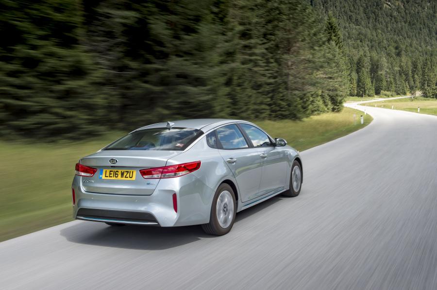  Kia Optima Plug-In Hybrid 2016 года  (UK) (фото 29 из 35)